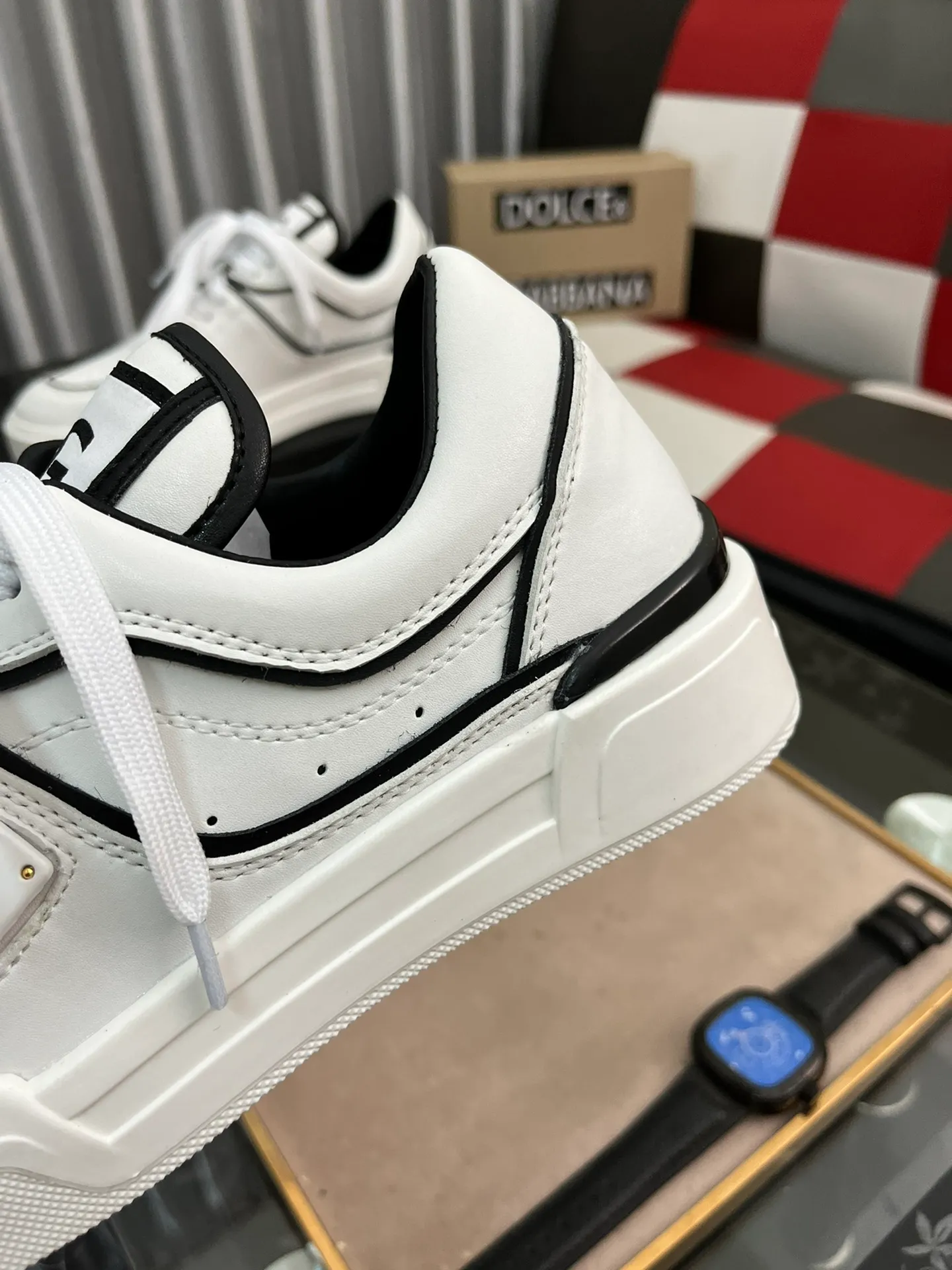 Ex-factory price 480⌚️⌚️DG Men's latest spring and summer 2022, this year's main style, there is no one of them. Super popular and handsome casual shoes. This style inherits the D family's always a little exaggerated yet fashionable style. Exquisite workmanship 🔸Many people love the use of silk cowhide, silk sheepskin lining, [strong][strong][strong] 🔸[strong][strong][strong], a perfect interpretation of the latest inspiration for shoes Classic and fashion are integrated, luxury dream surpasses fashion and high-end quality 💪💪Rubber outsole Size: 38-45, 5⃣️ colors available